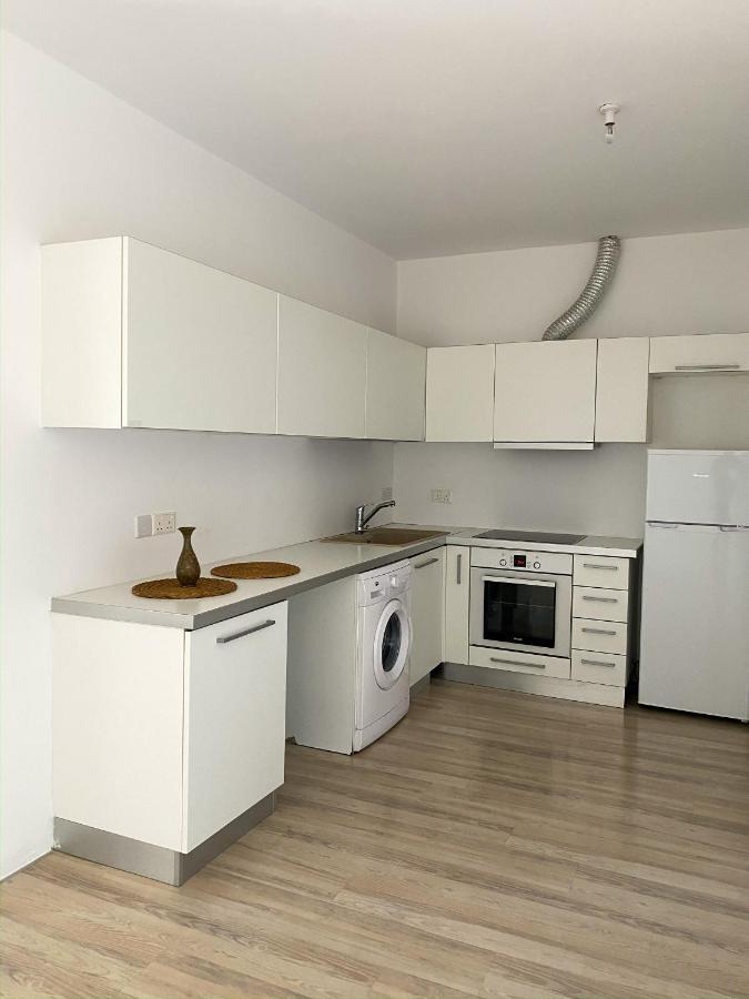 Summer Getaway: Stunning 1 Bedroom Apartment! Polis المظهر الخارجي الصورة
